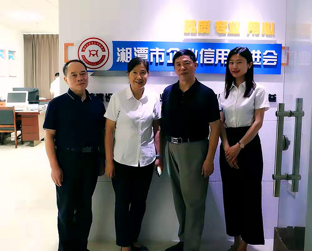 朱書記來潭考察1 朱書記來潭考察1